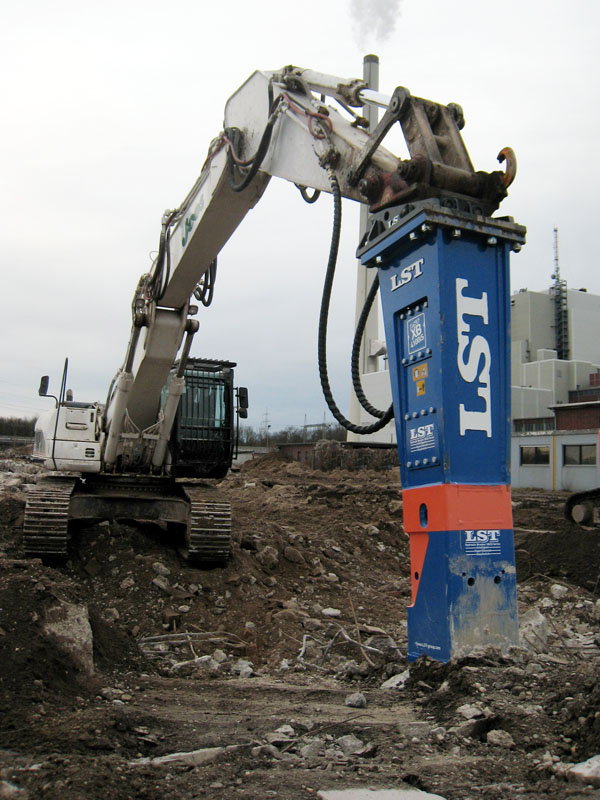 LST XB 4100 Hydraulikhammer für Großbagger bei schwerem Abbruch auf Industriebaustelle